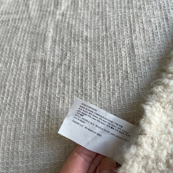 Theory oversized boucle scarf - Picture 3 of 4